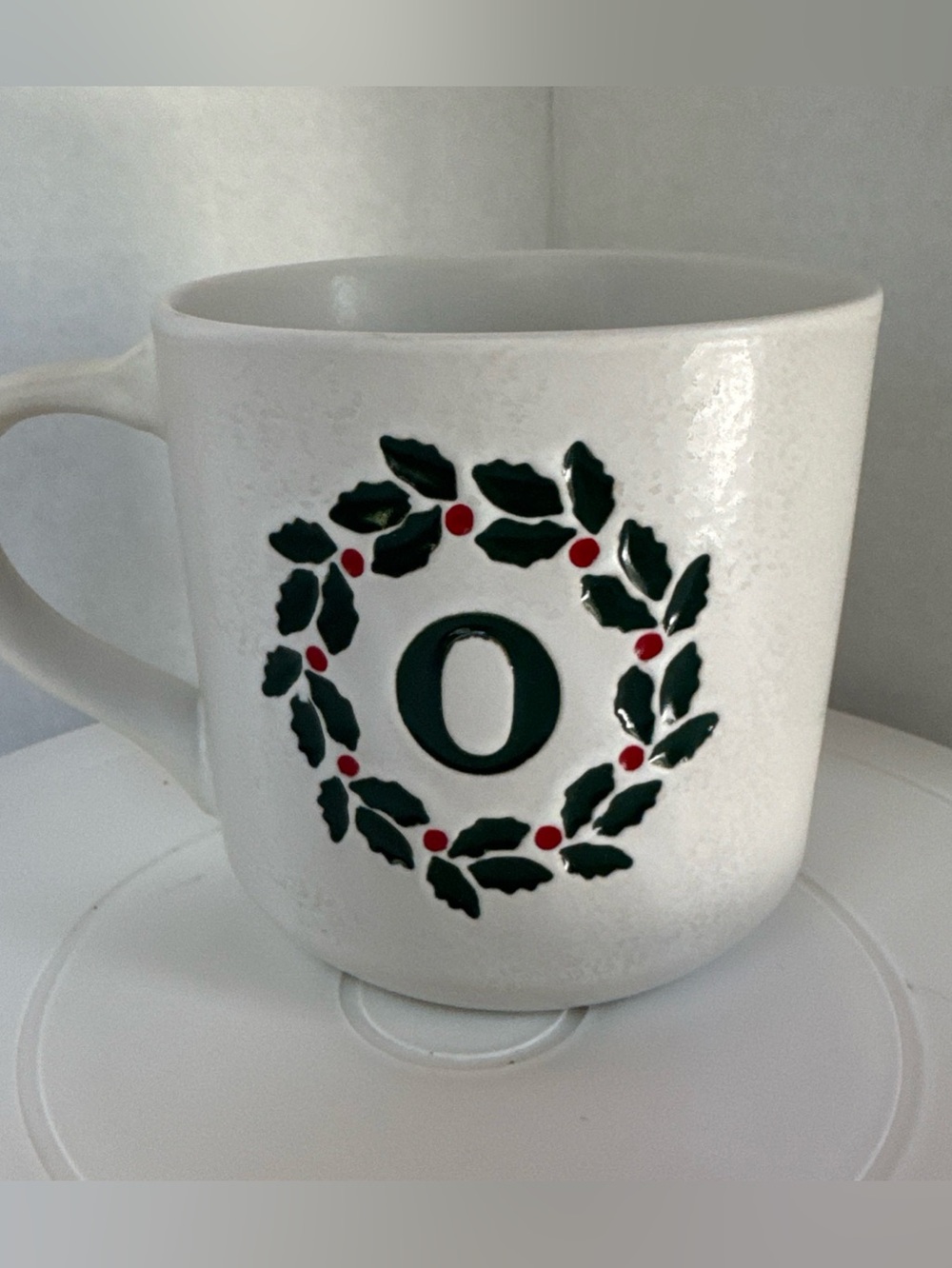 Pottery barn White Holiday Wreath Ceramic Mug with Green 'O' Initial
